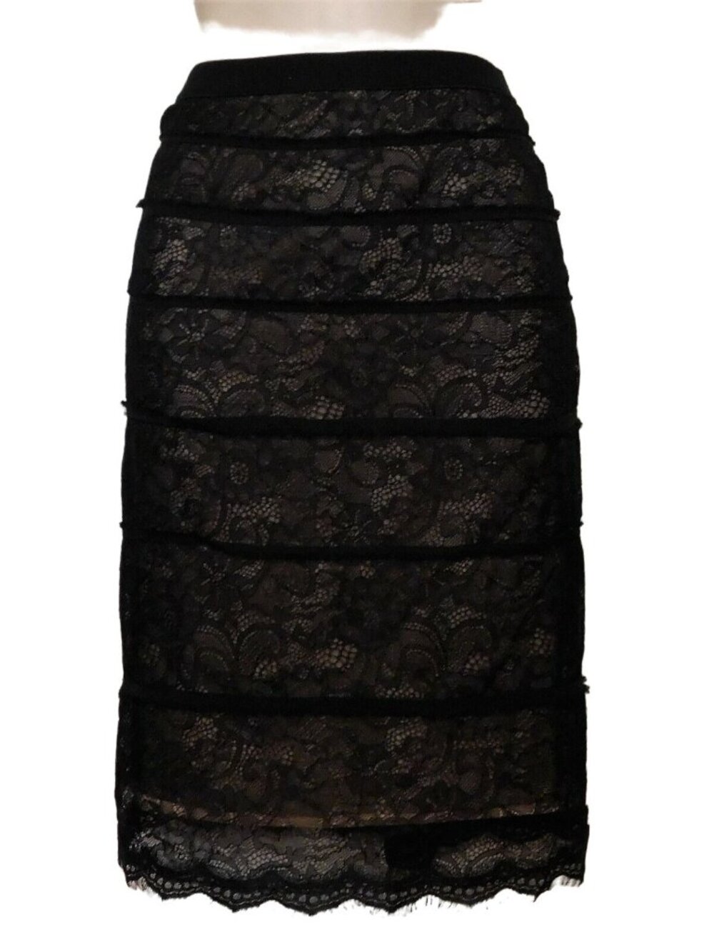BCBG Maxazria Jocelyn Lace Skirt M Black Over Beige Lining Elastic Waist Nylon